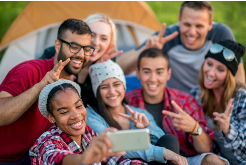 acampamento de jovens, retiro de solteiros
