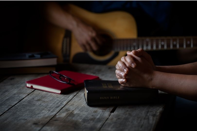 Música gospel para jovens cristãos evangélicos